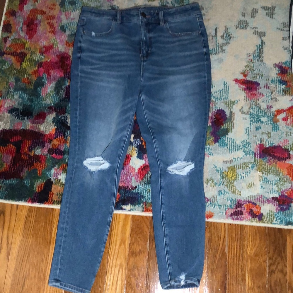 Ripped skinny jeans